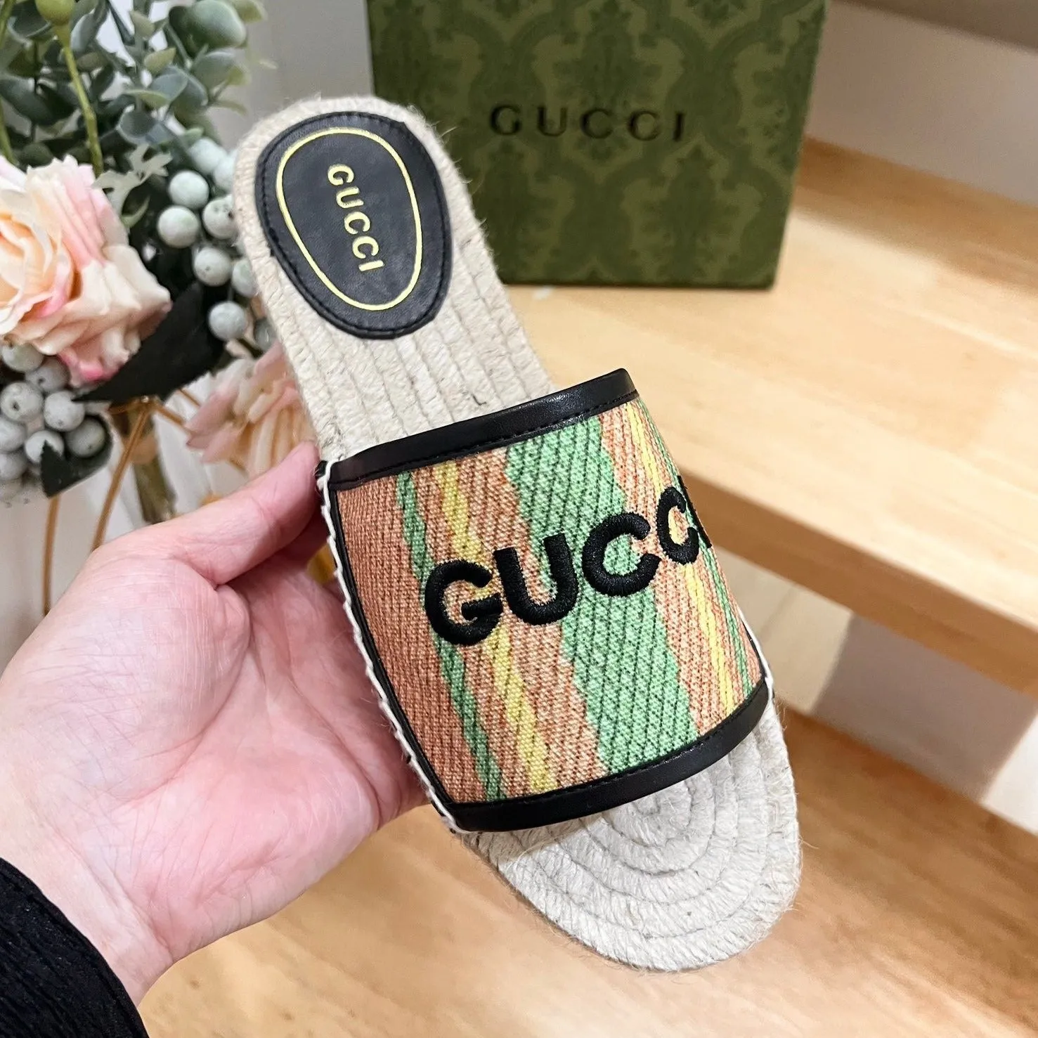 GG  Casual Style Slippers